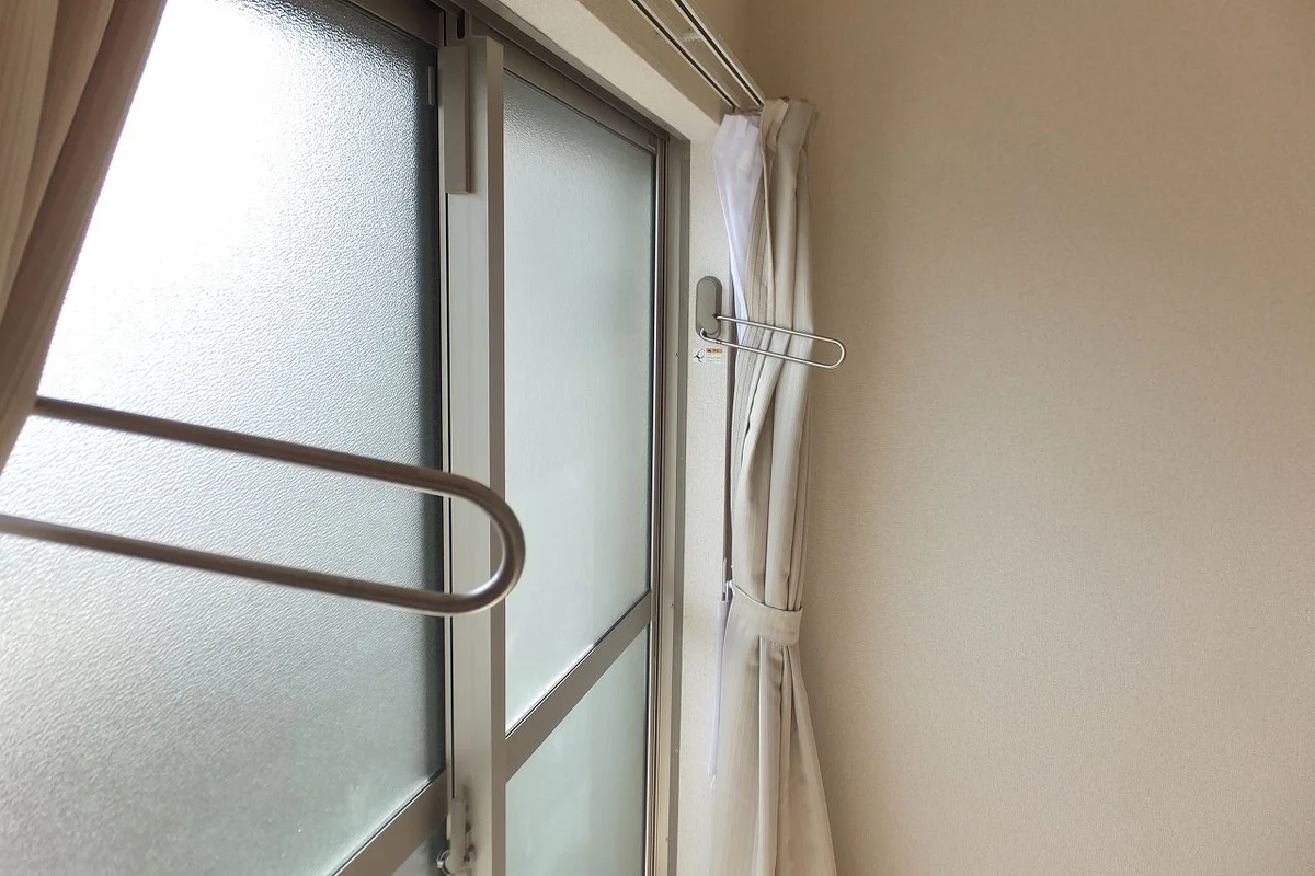 室内物干し金具で雨の日も部屋干しが簡単に