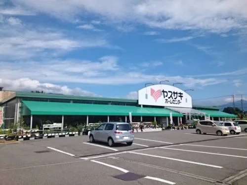 ヤスサキ 勝山店まで400m