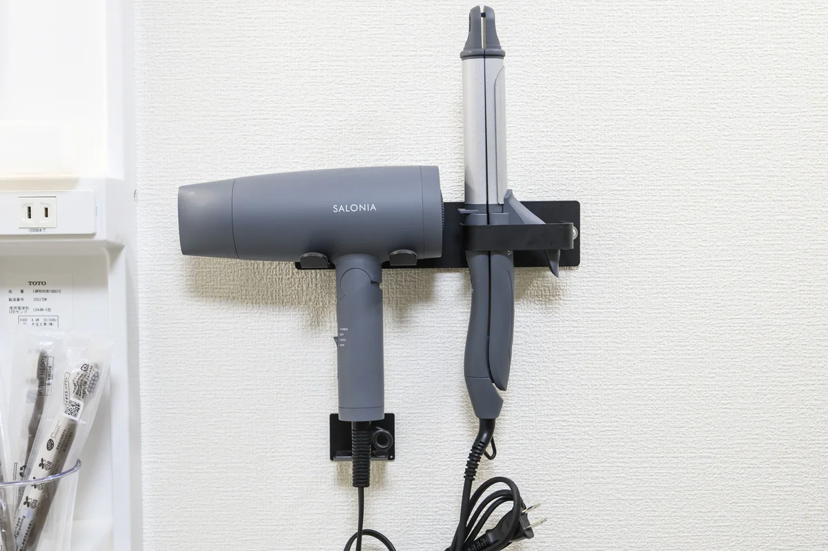 ドライヤーやヘアアイロンなど生活家電も充実