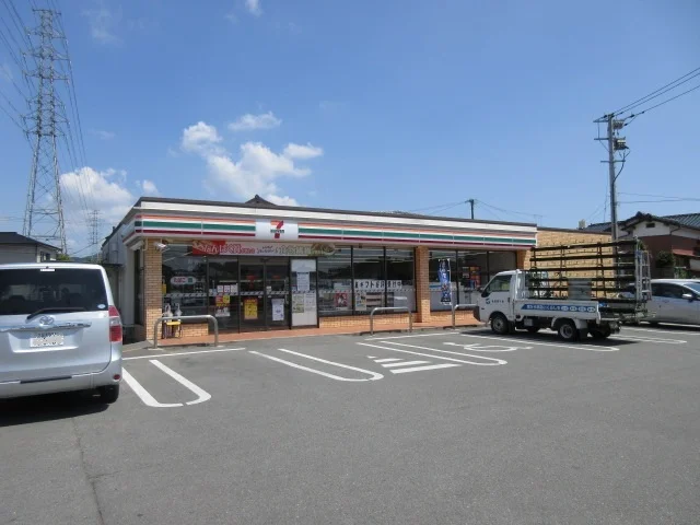 セブンイレブンまで550m