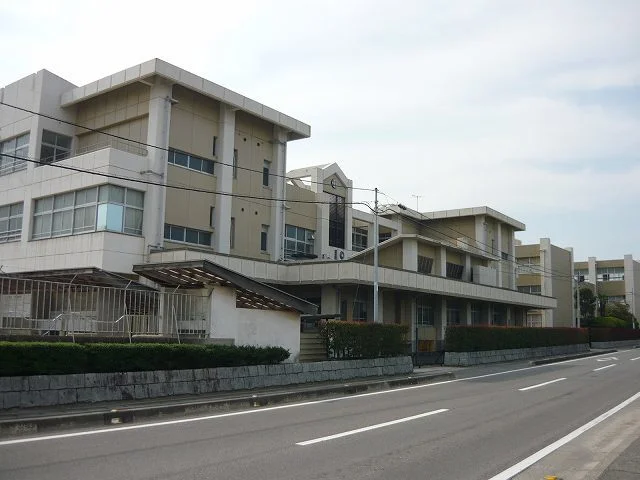 今治市立清水小学校まで1700m
