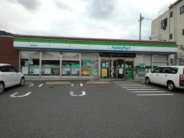 ファミリーマート須坂臥竜店まで74m