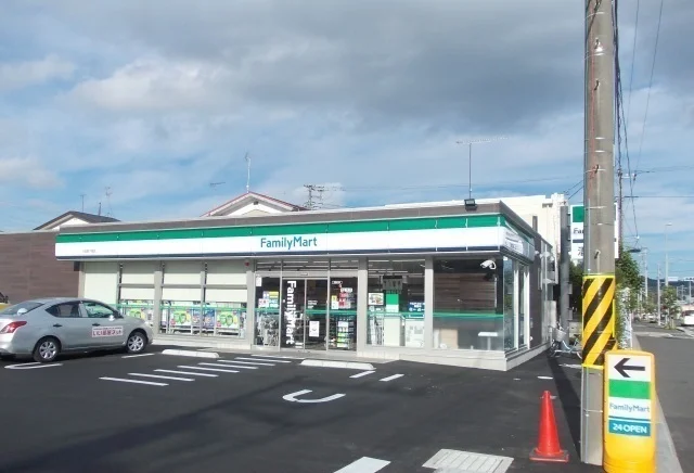 ファミリーマート下堀店まで650m