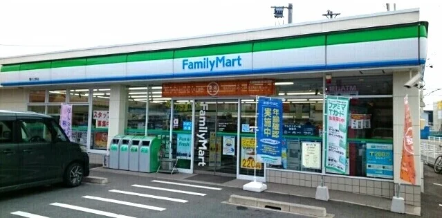 ファミリーマートまで900m