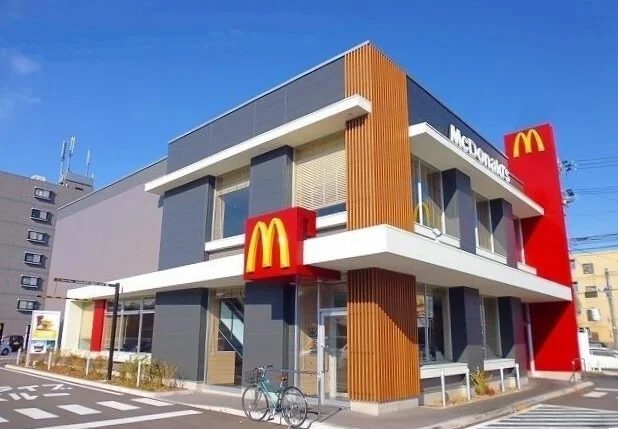 マクドナルドまで600m