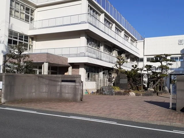 羽島市立竹鼻中学校まで750m