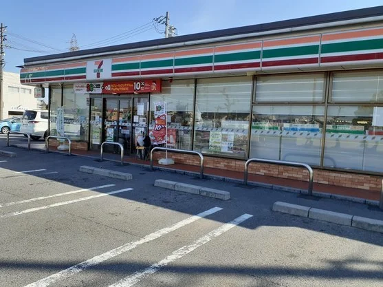 セブンイレブン羽島竹鼻狐穴店まで800m