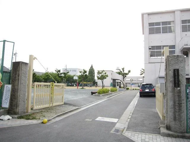 岩倉市立　岩倉南小学校まで800m