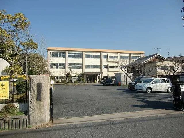 大宝小学校まで1416m