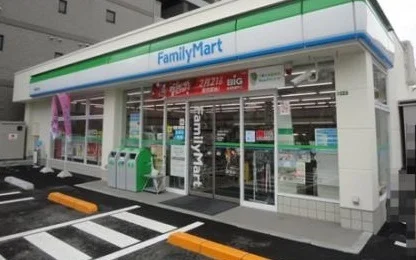 ファミリーマートまで240m