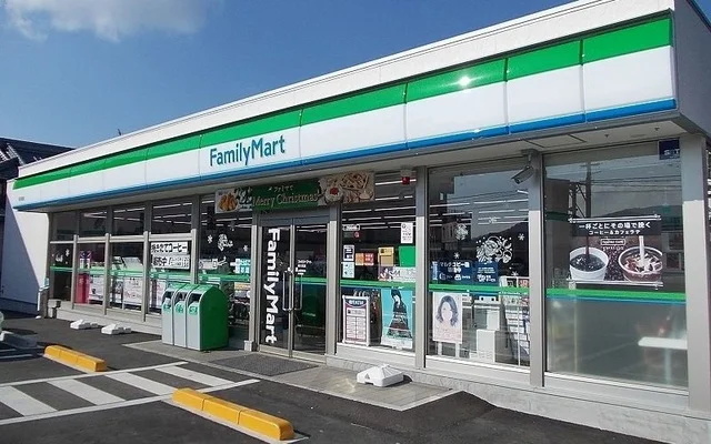 ファミリーマート　呉川尻店まで1000m