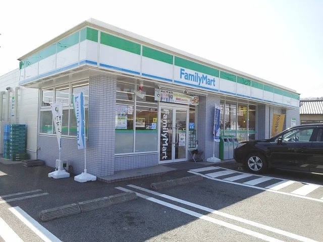 ファミリーマートまで650m