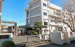 久里浜中学校まで924m
