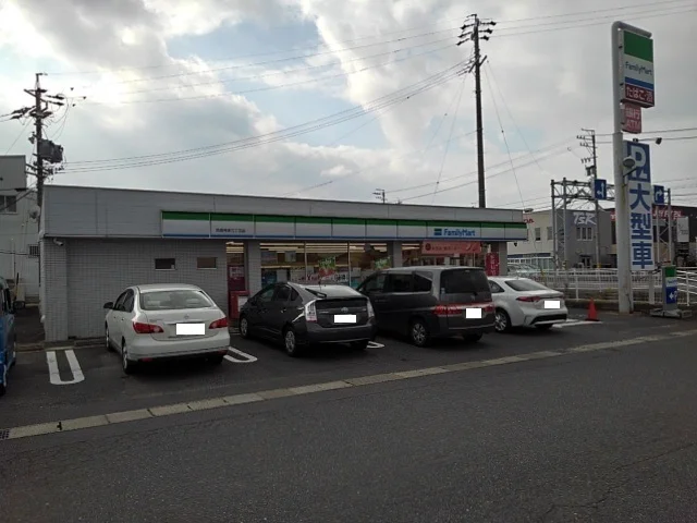 ファミリーマート寺家５丁目店まで450m