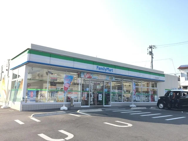 ファミリーマート浜松泉４丁目店まで120m