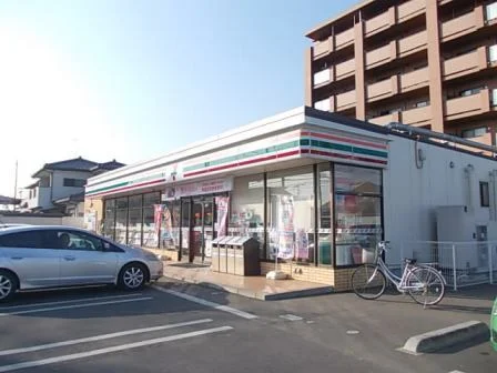 セブンイレブンまで550m