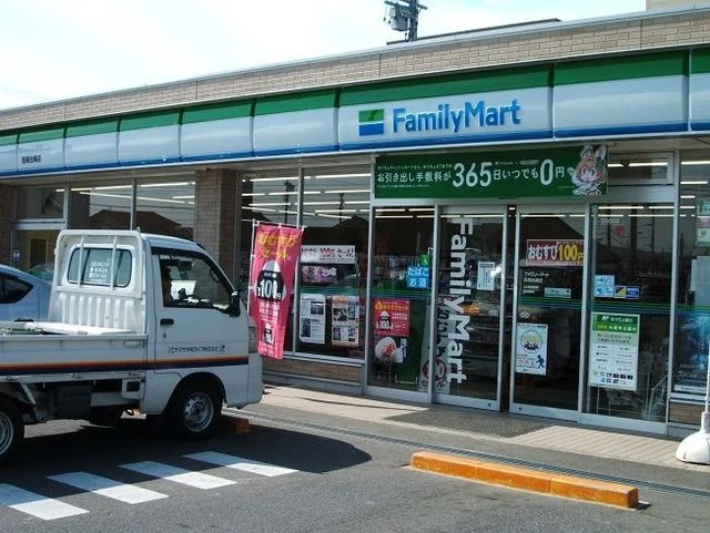 ファミリーマート西尾住崎店まで500m