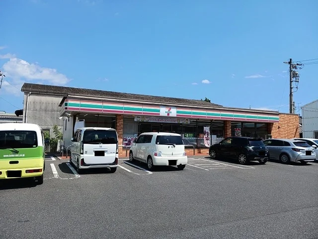 セブンイレブン福山曙町店まで740m