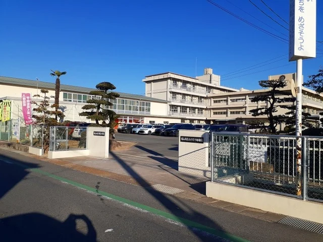 曙小学校まで1640m