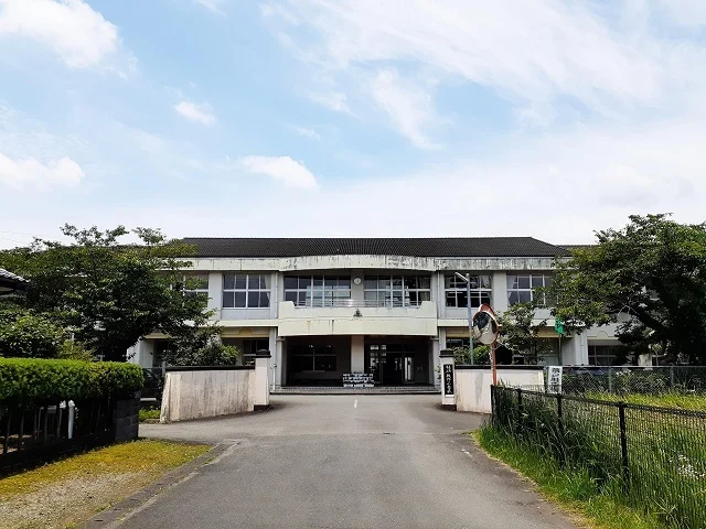 えびの市立飯野小学校まで500m