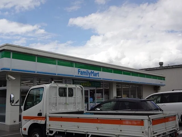 ファミリーマート　諏訪中洲店まで890m