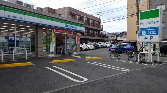 ファミリーマートまで100m