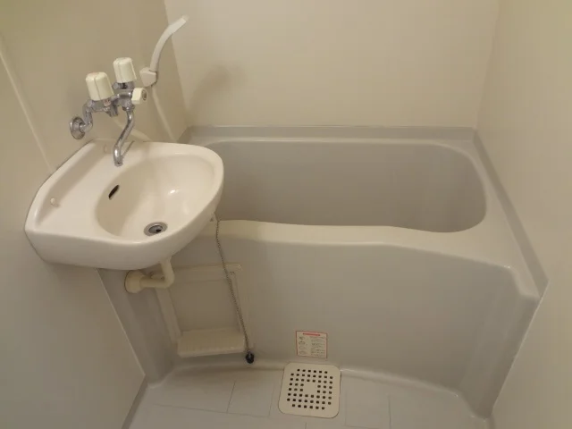風呂トイレ別！
