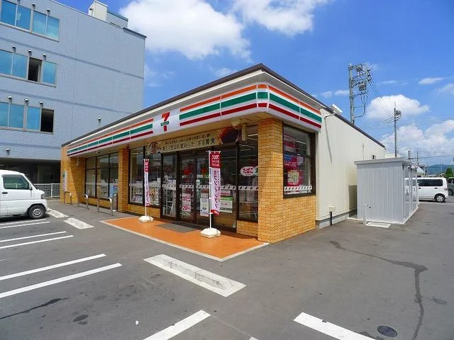 セブンイレブン太田市新井町南店まで400m