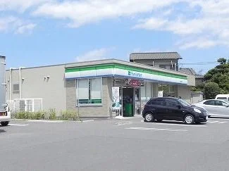ファミリーマートまで700m