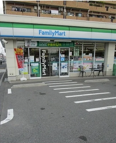ファミリーマートまで650m