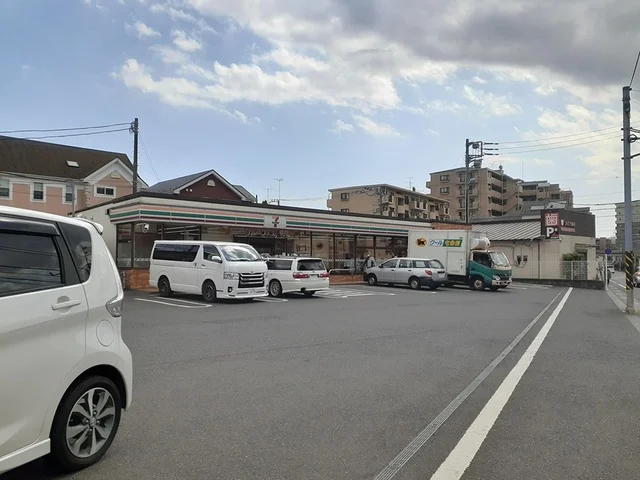 セブンイレブンまで230m