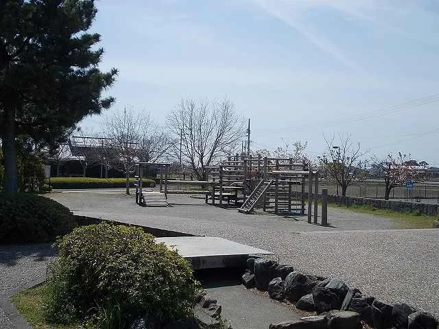 豊岡公園まで1300m