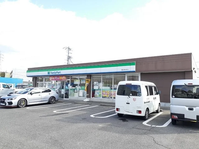 ファミリーマートまで230m