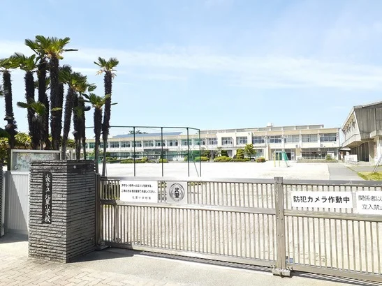 小牧市立　北里小学校まで2200m