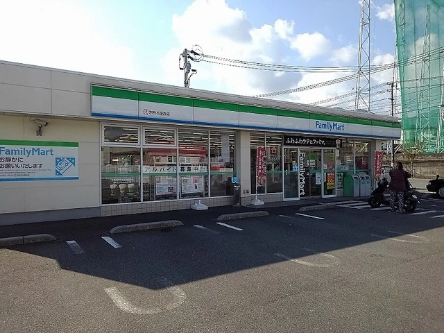 ファミリーマートまで350m