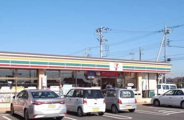セブンイレブン祖母井店まで374m