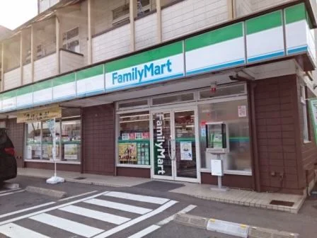 ファミリーマートまで160m