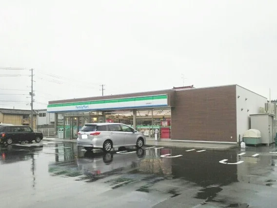 ファミリーマートまで150m