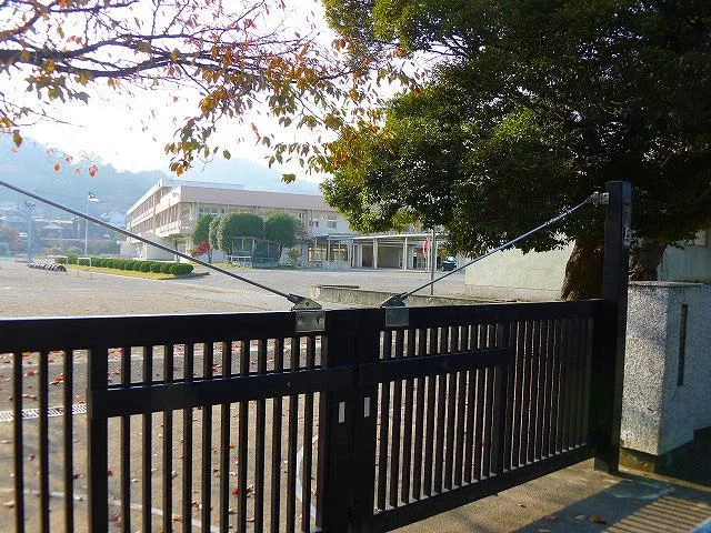 桐生市立広沢小学校まで2500m