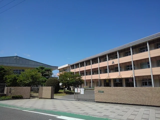 観音寺市立柞田小学校まで1400m