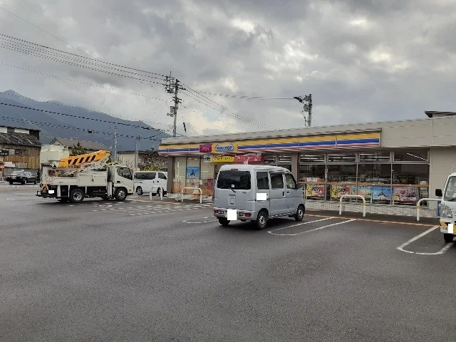 ミニストップ新居浜喜光地店様まで300m