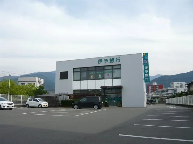 伊予銀行角野支店様まで850m