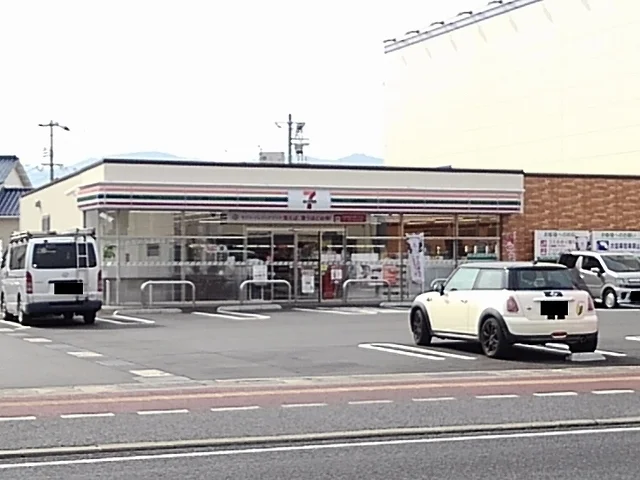 セブンイレブン福山王子町店まで700m