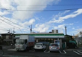 ファミリーマートまで100m