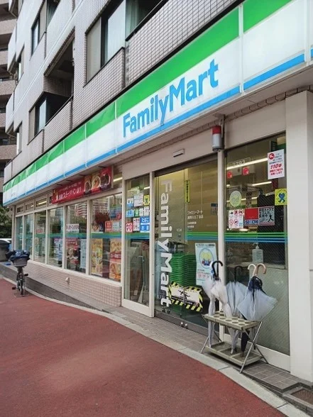 ファミリーマート滝野川五丁目店まで201m