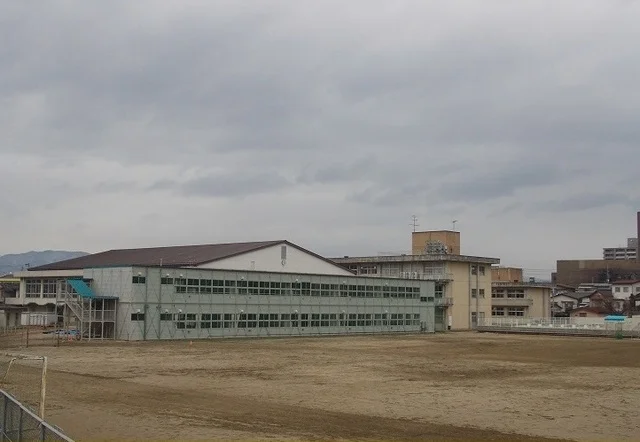 福島市立岳陽中学校まで1300m