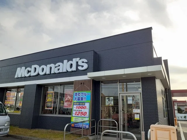 マクドナルドまで738m