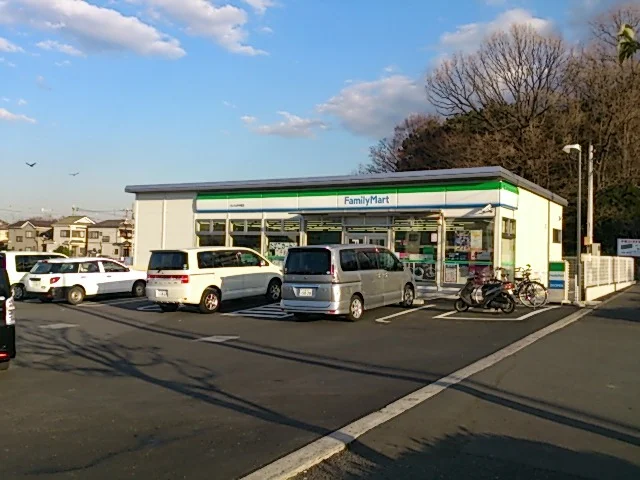 ファミリーマートさいたま中尾店まで300m