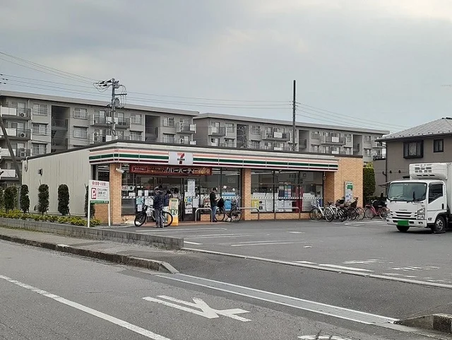 セブン　さいたま八王子5丁目店まで450m