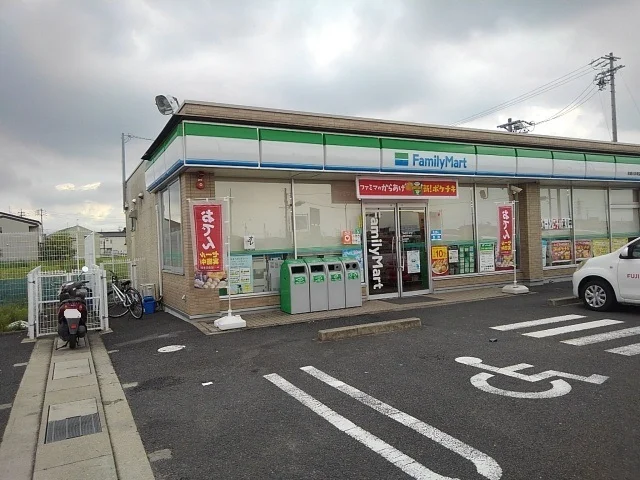 ファミリーマート　川井町店まで650m